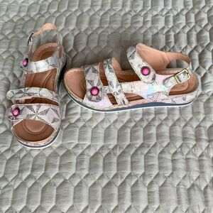 New leather adjustable Sandals